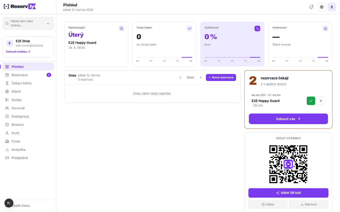 Karta SDÍLET STRÁNKU v dashboardu: QR kód s logem uprostřed a tři tlačítka: Sdílet QR kód, Odkaz, Stáhnout.